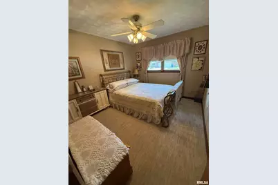 411 Sunset Drive, Centralia, IL 62801 - Photo 15