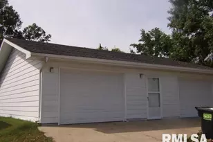 736 N Mill St, Carrier Mills, IL 62917 - Photo 5