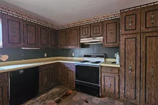 518 Fife St, Carrier Mills, IL 62917 - Photo 5