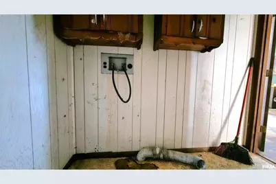 518 Fife Street, Carrier Mills, IL 62917 - Photo 9