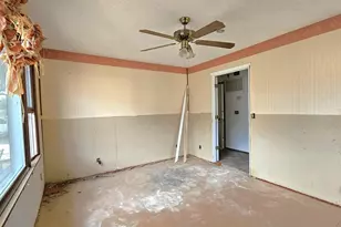 518 Fife St, Carrier Mills, IL 62917 - Photo 15