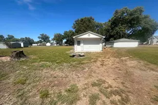 307 S Cherry St, Iuka, IL 62849 - Photo 3