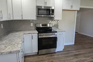 515 S 6th St, Earlville, IL 62932 - Photo 9