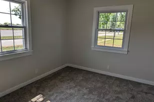 515 S 6th St, Earlville, IL 62932 - Photo 17