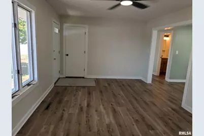 515 S 6th Street, Earlville, IL 62932 - Photo 3