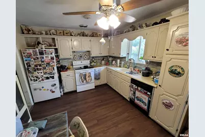 1133 W Boone Street, Salem, IL 62881 - Photo 9