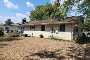 1133 W Boone St, Salem, IL 62881 - Photo 3