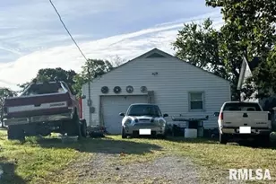 557 3rd St, Rosiclare, IL 62982 - Photo 5