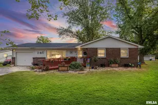 17 Crestwood Dr, Centralia, IL 62801 - Photo 3