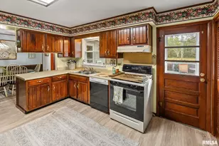 17 Crestwood Dr, Centralia, IL 62801 - Photo 9