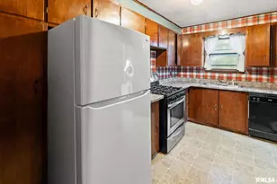 721 W Whittaker St, Salem, IL 62881 - Photo 15