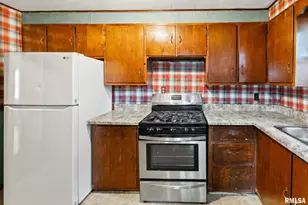 721 W Whittaker St, Salem, IL 62881 - Photo 17