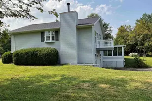 12 Hickory St, Nashville, IL 62263 - Photo 5