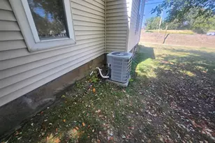 718 W Water St, Pinckneyville, IL 62274 - Photo 5