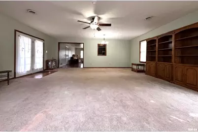 2633 S Broadway Avenue, Salem, IL 62881 - Photo 9