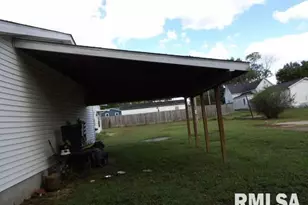 205 W Washington St, CarrierMls, IL 62917 - Photo 3