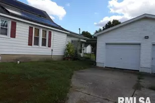 205 W Washington St, CarrierMls, IL 62917 - Photo 5