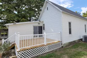 405 St Clair St, Odin, IL 62870 - Photo 3