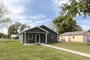 101 N Railroad St, Patoka, IL 62875 - Photo 3