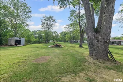 2109 N Broadway Avenue, Salem, IL 62881 - Photo 9