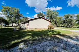 295 Country Acres Rd, Eldorado, IL 62930 - Photo 9