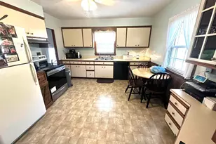 420 W 3rd St, Centralia, IL 62801 - Photo 5