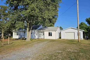 233 N US Hwy 45, Cisne, IL 62823 - Photo 9