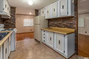 208 W Pennsylvania Ave, Pittsburg, IL 62974 - Photo 9