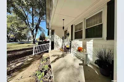 109 E Galaxy Drive, Chicago, IL 62898 - Photo 5