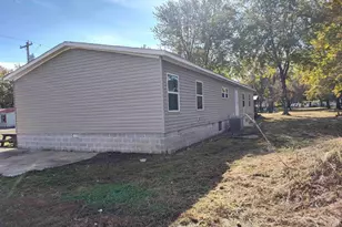 1207 SW 6th St, Fairfield, IL 62837 - Photo 5