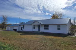 103 E Highline Rd, Chicago, IL 62898 - Photo 3