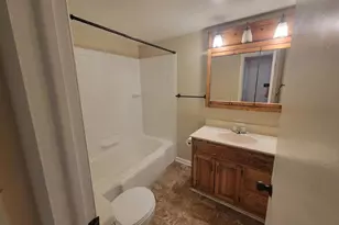 705 S 11th St St, Herrin, IL 62948 - Photo 11