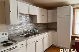 121 N 9th St, Herrin, IL 62948 - Photo 7