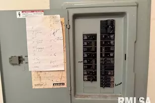 121 N 9th St, Herrin, IL 62948 - Photo 15