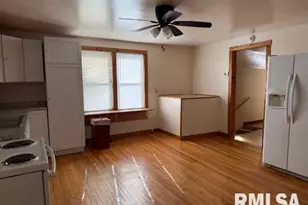 121 N 9th St, Herrin, IL 62948 - Photo 5