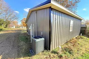 1523 S McKinley St, Harrisburg, IL 62946 - Photo 3