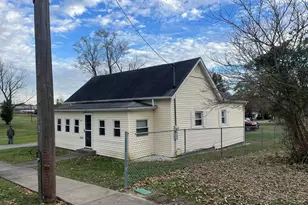 517 W Barnett St, Harrisburg, IL 62946 - Photo 3