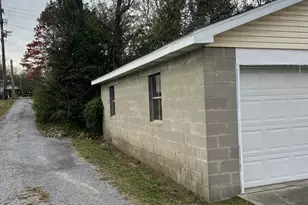 517 W Barnett St, Harrisburg, IL 62946 - Photo 25