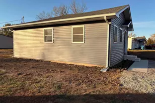 504 Westhaven Dr Dr, Centralia, IL 62801 - Photo 3