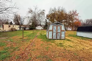 504 W South St, Harrisburg, IL 62946 - Photo 5