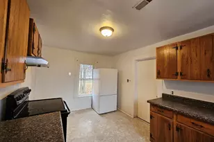 511 N Shelby St, Salem, IL 62881 - Photo 9