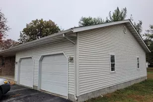 469 E Main St, Radom, IL 62876 - Photo 3