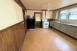 820 S 10th St St, Herrin, IL 62948 - Photo 5