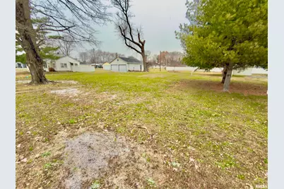 901 E 3rd Street, Flora, IL 62839 - Photo 1
