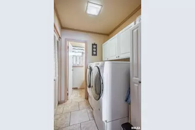 105 Woodlake Lane, Eldorado, IL 62930 - Photo 7