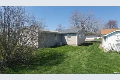 904 S Sunset Terrace Drive, Pinckneyville, IL 62274 - Photo 3