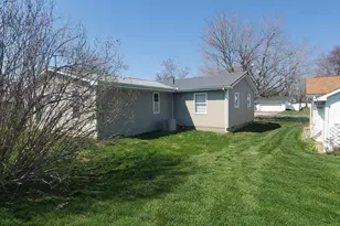 904 S Sunset Terrace Dr, Pinckneyville, IL 62274 - Photo 3