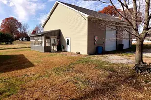 103 Watkins St, Cisne, IL 62823 - Photo 3