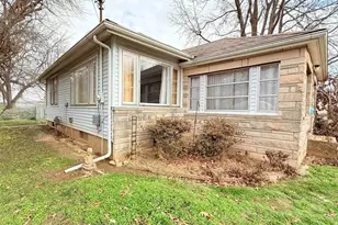 1708 N Yew St St, Harrisburg, IL 62946 - Photo 3