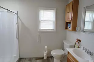 905 W Blair, Salem, IL 62881 - Photo 13